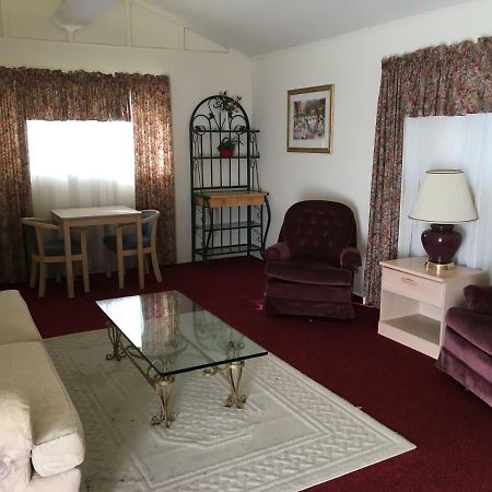 Azure Hills Inn And Suites 프레드릭스버그 외부 사진